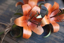 Làm hoa ly vàng bằng giấy tuyệt đẹp