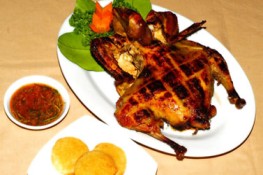 Thưởng thức gà bản Đôn nướng sả