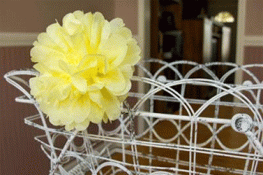 Hoa từ giấy trang trí bàn ăn thêm đẹp