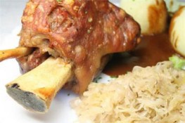 Nhiều may mắn với bắp cải ủ chua