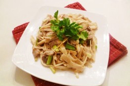 Măng xào thịt heo