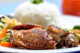 Qua Đào Duy Từ thưởng thức cơm thịt nướng than hoa