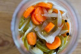 Hấp dẫn với cà rốt muối