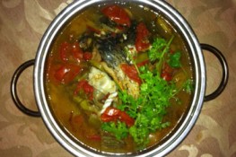 Đầu cá vược nấu dưa chua