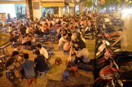 Nhiều quán cà phê lao đao vì bão giá