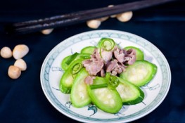Bổ dưỡng với thịt bê xào mướp khía