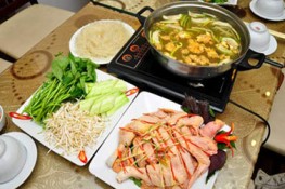 Lạ mà quen với lẩu gà