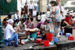 Liệu có nên "khai tử" quán ăn vỉa hè?