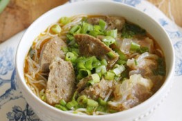 Bún bò viên và gân bò