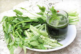 Công dụng không ngờ từ rau cần