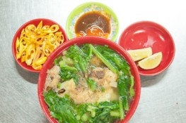Qua phố Hà Tôn Quyền thưởng thức sủi cảo ngon