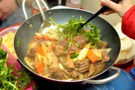 Qua phố Lê Duẩn khám phá lẩu khô