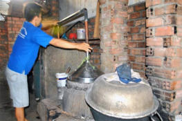 Rượu "quê" cũng cần phải có nhãn mác