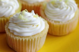 Thơm ngon với bánh cupcake hương chanh