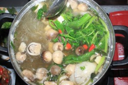 Ấm lòng lẩu nấm bò phố núi Pleiku