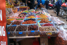 Thực phẩm Tết tràn lan Phố cổ tiềm ẩn nguy cơ ung thư