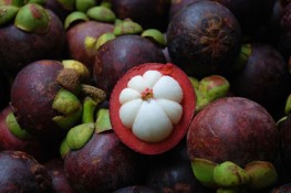 Cắt và ăn măng cụt đúng cách	