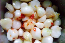 Làm món dưa hành và dưa kiệu ngon đón Tết