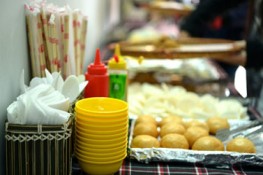 Thưởng thức "Buffet quà vặt" tại phố Lý Văn Phức