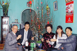 Tất niên ăn gì, ở đâu?