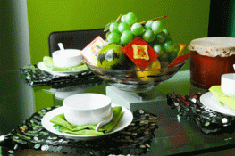 Trang trí bàn ăn cho ngày Tết sum vầy