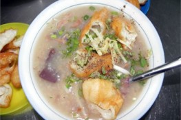 Thưởng thức cháo mực phố Nguyễn Đình Chiểu