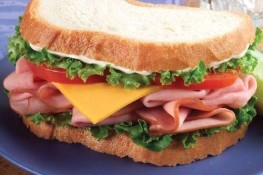 Bánh mì kẹp cho bữa sáng đủ chất