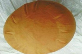 Xuất hiện trứng gà giống hình quả trám