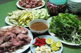 Đặc sản bò tái Cầu Mống