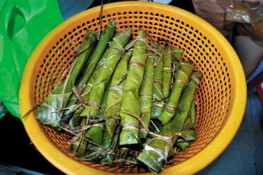 Lai rai bánh cúng