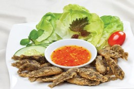 Hấp dẫn với cá rô bí chiên giòn xốt me
