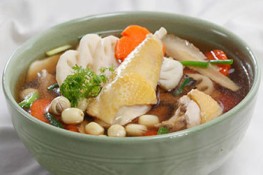 Canh gà thuốc bắc cho người ốm dậy