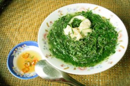 Trời mưa nhớ canh rau đắng