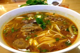 Nước dùng bún bò làm từ hóa chất