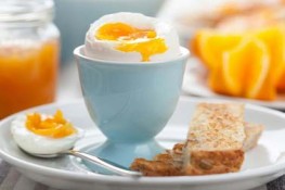 Cách ăn trứng tiết lộ tính cách