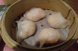 Thưởng thức món sủi cảo