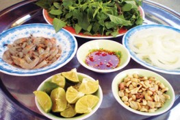 Thưởng thức gỏi chà rinh