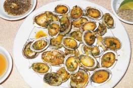 Thưởng thức đặc sản bào ngư