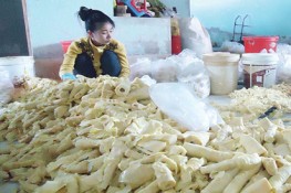 Măng tươi có ngâm hóa chất độc hại?