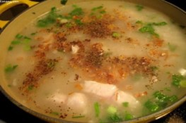 Thích thú cháo gạo cá bống
