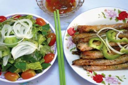 Rủ nhau ăn cá kèo cuốn bánh tráng
