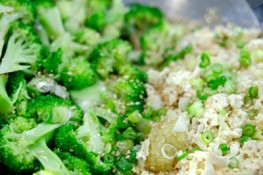 Lạ miệng với salad đậu phụ súp lơ