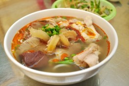 Giòn sần sật bún pín bò, lưỡi bò phố Hòa Mã
