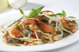Lạ miệng với 2 món gỏi từ cá