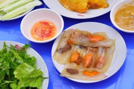 Thưởng thức món Huế ngon ở phố Hàng Đậu