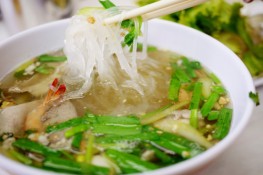 Hủ tiếu gõ lóc cóc đêm khuya