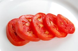 Da mịn màng nhờ cà chua