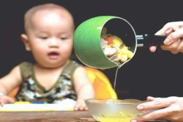 Mách mẹ cách ninh xương cho trẻ