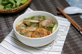 Đổi vị với bún chân giò