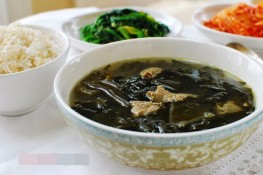 Canh thịt bò rong biển